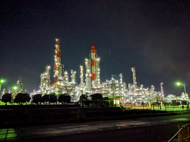 茨城県神栖市　工場夜景　鹿島臨海工業地帯　石油プラント前