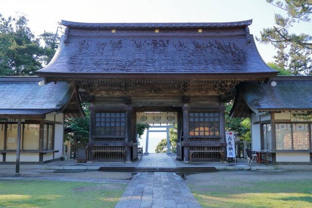 大洗磯前神社　随神門の内側の写真