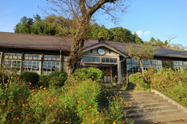 旧上岡小学校　校舎　ロケ地　見学　大子町